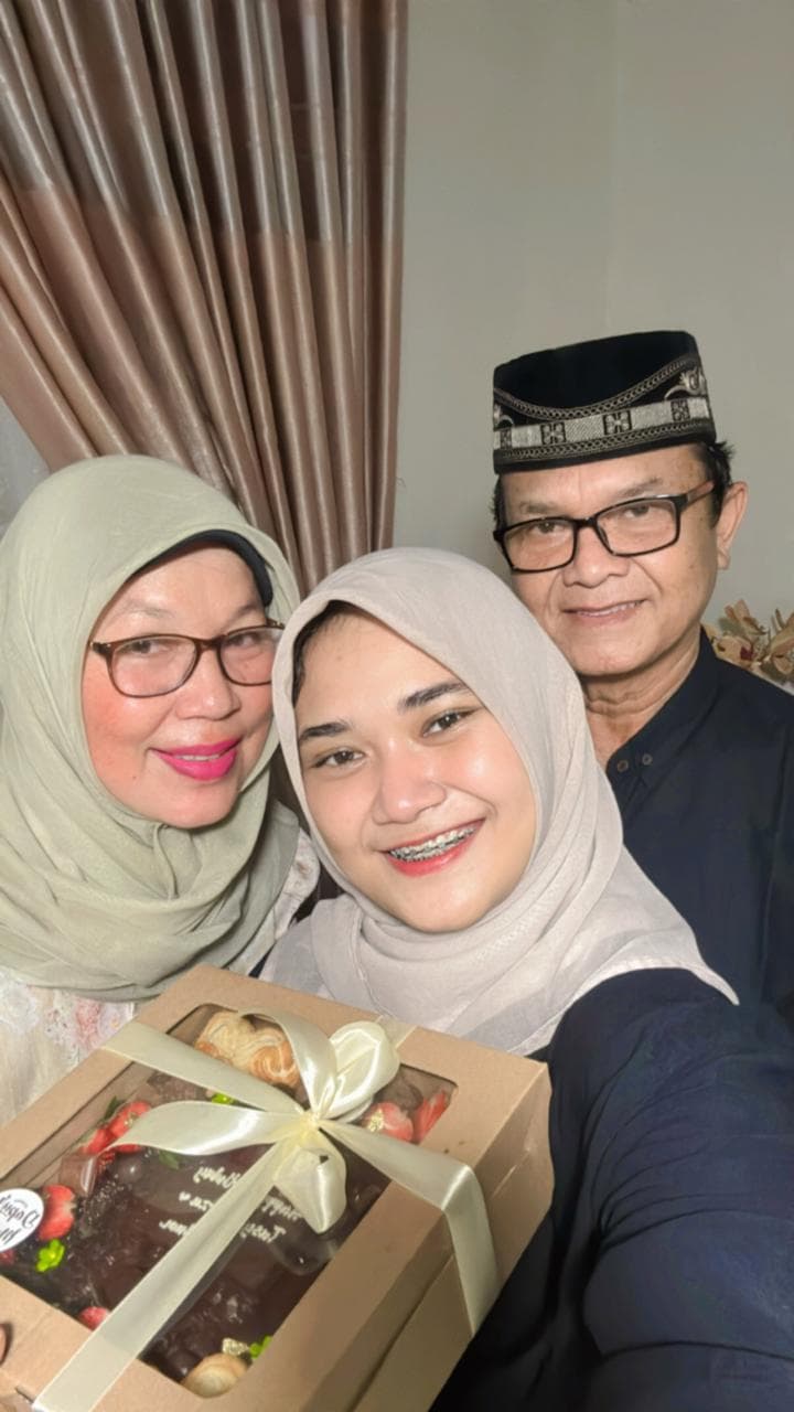 Tasya Mirza bersama Bunda dan Ayah